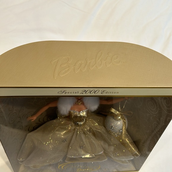 Special 2000 Edition Celebration Collector Barbie - Picture 3 of 6